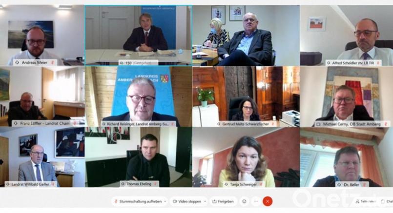 Die Oberpfälzer Landräte und Oberbürgermeister tagten während der Pandemie bereits per Video-Konferenz. Eine Änderung der Landkreisordnung erlaubt nun auch Kreistags- oder Ausschusssitzungen als Mischform zwischen Präsenz und Video-Zuschaltung. Archivbild: Landratsamt Amberg-Sulzbach