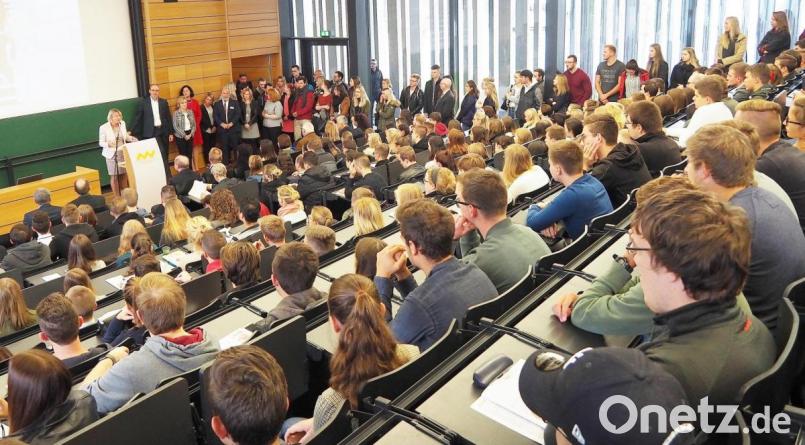 So voll war&#039;s noch bei der Erstsemester-Feier im Wintersemester 2018/19: Nicht nur bei Feiern werden nach Corona die Hörsäle wieder voll sein. Archivbild: Bühner