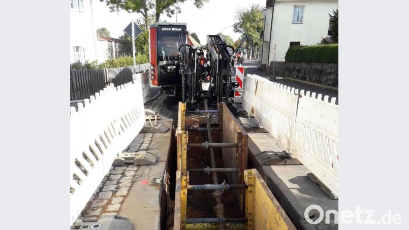 Nach der Auswechslung der Wasserleitung in der Neualbenreuther Straße im vergangenen Jahr wird die Fahrbahn nun neu asphaltiert und muss deshalb für eine Woche komplett gesperrt werden. Bild: Stadt Waldsassen/exb