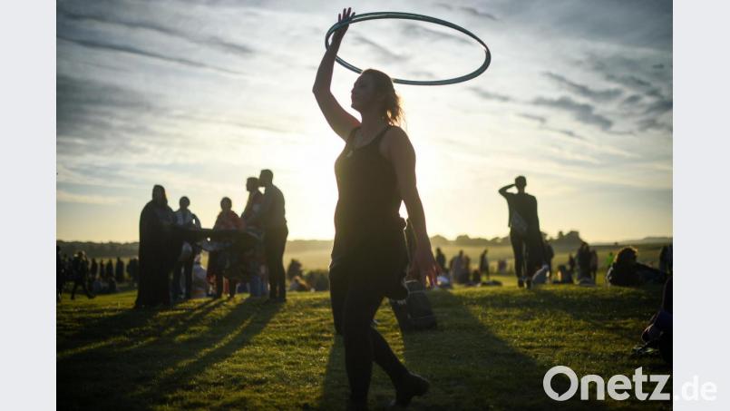 HulaHoop entwickelte sich im letzten Jahr zur absoluten Trendsportart. Obwohl Kolumnistin Lena Schulze nicht jeden Trend mitmacht, kam sie an dem &quot;hulern&quot; nicht vorbei. Bild: Ben Birchall/dpa