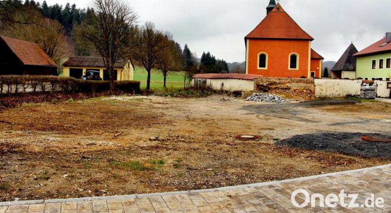 Wann geht es los bei der Gestaltung des neuen Dorfmittelpunkts in Kirchenreinbach? Der Beginn der Arbeiten stehe kurz bevor, versicherte Bürgermeister Roman Berr im Gemeinderat Etzelwang. Bild: ds