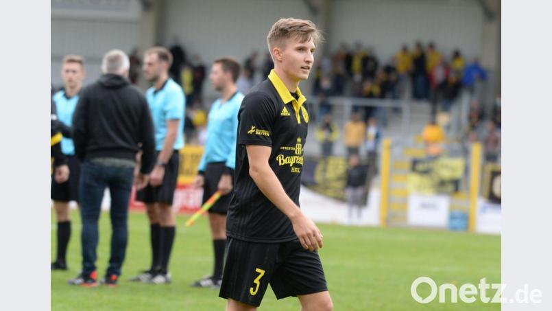 Dennis Lippert Anfang Oktober beim Ligapokal-Spiel gegen seinen Ex-Klub 1. FC Nürnberg II. Der Weidener hat ein paar Spiele für die SpVgg Bayreuth absolviert, ehe der Spielbetrieb unterbrochen wurde. Bald soll es weitergehen. Bild: Peter Mularczyk