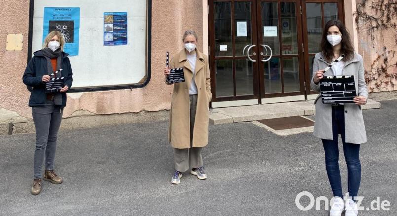 Die Leiterinnen des Jugendfilmfestivals Katrin Eder und Alexandra Lins freuen sich auf die Zusammenarbeit mit Marlen Mägerl, Geschäftsführerin des Stadtjugendrings Amberg (von links). Bild:  Sabrina Reif/exb