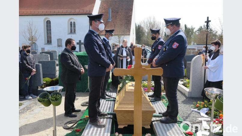 Wegen den strengen Corona-Vorschriften konnten nur wenige Trauergäste Gottlieb Plannerer auf seinem letzten Weg begleiten. Bild: jzk