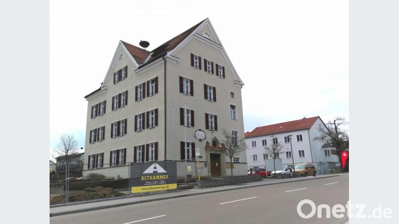 Die Dienststelle Oberviechtach der Agentur für Arbeit befindet sich an der Bezirksamtstraße im alten Landratsamt. Derzeit sind die Arbeitsvermittler und -berater dort aber nicht anzutreffen. Der Pandemie geschuldet sind sie im Homeoffice tätig. Bild: Portner