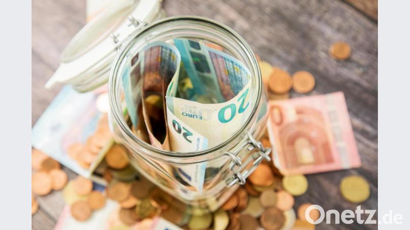 Wer sich auf seine erste richtige Arbeitsstelle bewirbt, muss sich finanziell nicht abspeisen lassen. Bild: Christin Klose/dpa