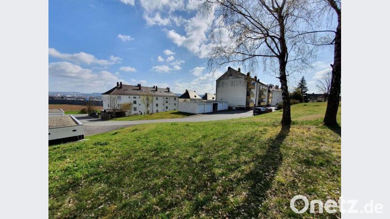 Der Kurvenradius in der Von-Gluck-Straße kurz vor der nördlichen Einmündung in die Straße Konradshöhe (nach Ermersricht) ist zu klein. Die Stadt bereitet mit einem geänderten Bebauungsplan den Umbau vor. Die mit ihren Häusern angrenzende Wohnbaugenossenschaft muss sich überraschend an den Kosten beteiligen. Bild: Josef Wieder