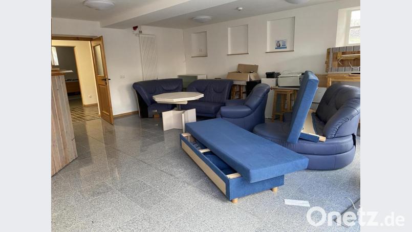 Der Jugendraum im renovierten Theresienheim wird gerade fertig hergerichtet. Nach den Worten des Jugendbeauftragten Florian Plödt können die jungen Leute es nicht mehr erwarten, ihr Zuhause zu beziehen. Bild: Eichl