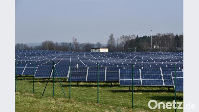 Dem Gemeinderat Freudenberg liegen Anträge für die Errichtung von zwei Photovoltaik-Freiflächenanlagen vor. Das Gremium entscheidet darüber in einer nichtöffentlichen Sitzung. Symbolbild: sche