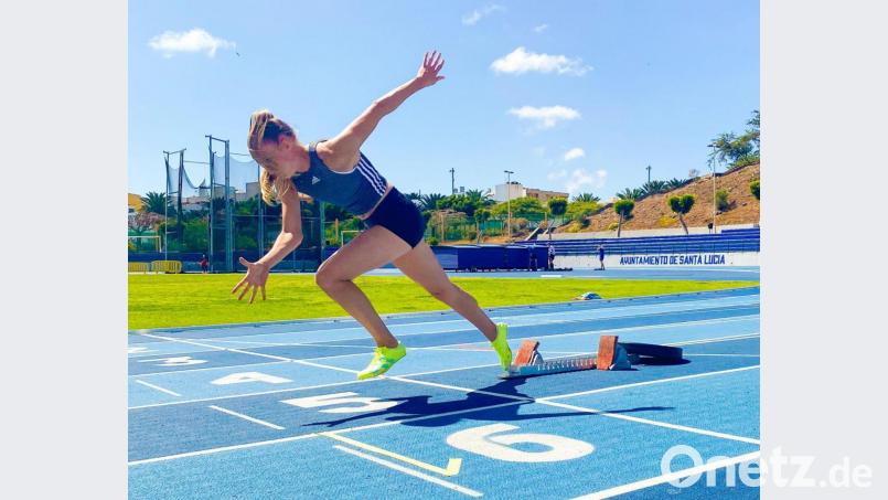 Corinna Schwab beim Start-Training auf Gran Canaria. Vier Wochen lang bereiteten sich rund 30 Leichtathleten in einem Trainingslager auf die Olympia-Saison vor. Ein Schwerpunkt der 22-Jährigen aus Hiltersdorf war das Staffeltraining für die World Athletics Relays am ersten Mai-Wochenende in Polen. Bild: Privat/exb
