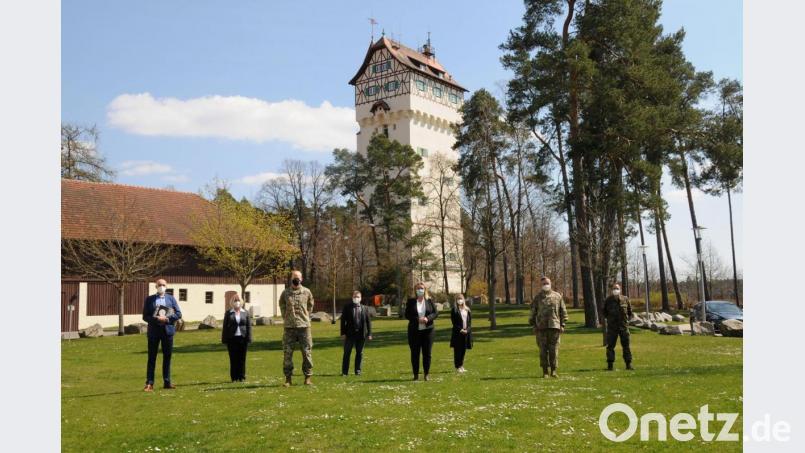 Bayerns Bauministerin Kerstin Schreyer (Fünfte von links) bei ihrem Besuch auf dem Truppenübungsplatz Grafenwöhr. Bild: US-Army/exb