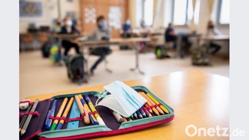 In den Schulen im Landkreis Tirschenreuth gibt es weiterhin Präsenz- und Wechselunterricht. Symbolbild: Matthias Balk/dpa