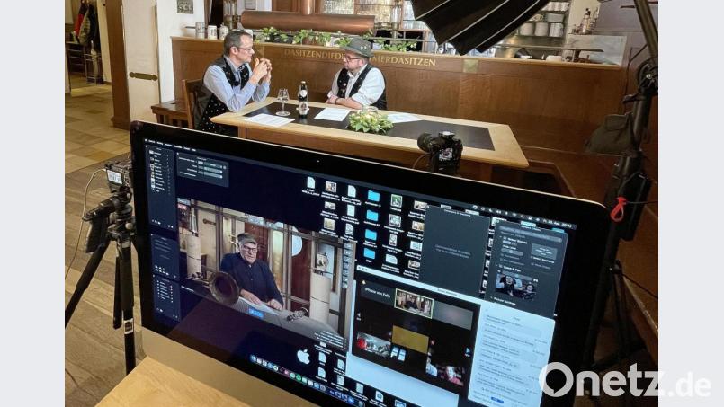 Per Live-Stream vom Wirtshaus ins Wohnzimmer: Bräu Christian Sperber im Bier-Gespräch mit &quot;Überraschungsgast&quot; Andreas Royer. Bild: Michael Sperber