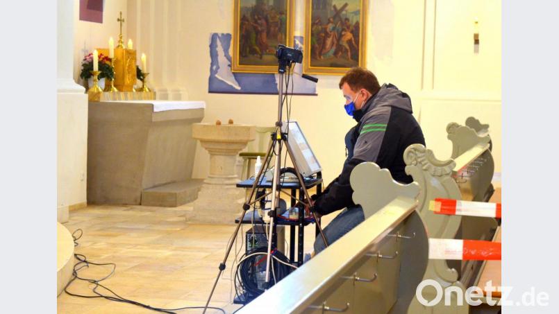 Die Erfahrungen von Marktrat Josef Kleber als Kameramann bei Gottesdiensten in der Pfarrkirche genügten den Markträten, um einem neuen Gesetz der bayerischen Staatsregierung eine geschlossene Abfuhr zu erteilen. Bild: fjo