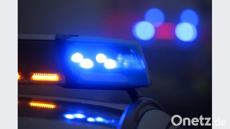 Ein Blaulicht leuchtet an einer Polizeistreife. Bild: Karl-Josef Hildenbrand