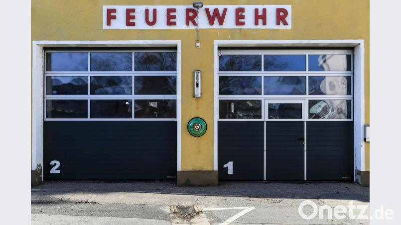 Das Gerätehaus der Feuerwehr Dachelhofen ist in die Jahre gekommen. Künftig werden sich die Aktiven einen neuen Standort mit den Ettmannsdorfer Kameraden teilen. Bild: Hösamer