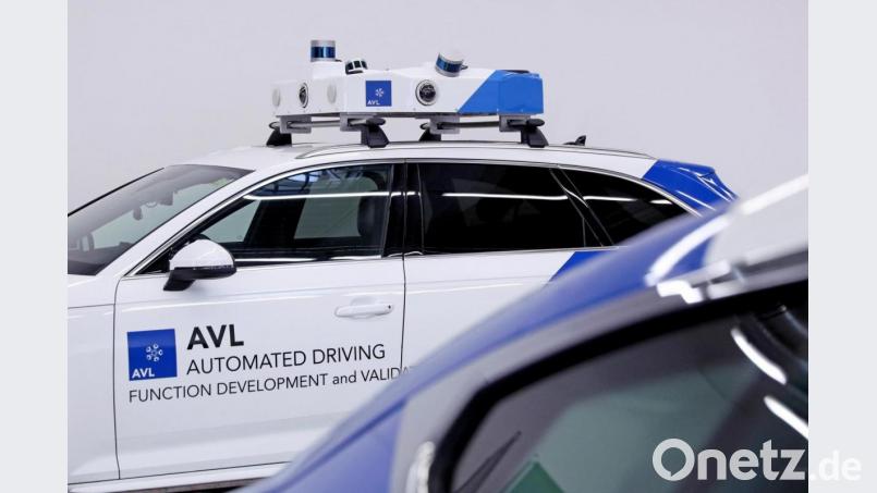 Mit einer digitalen Box am Dach eines Versuchsfahrzeugs sammelt AVL Daten von Situationen aus dem realen Straßenverkehr. Diese Referenzdatensätze bietet AVL der Industrie für die Entwicklung an. Bild: AVL Software and Functions GmbH