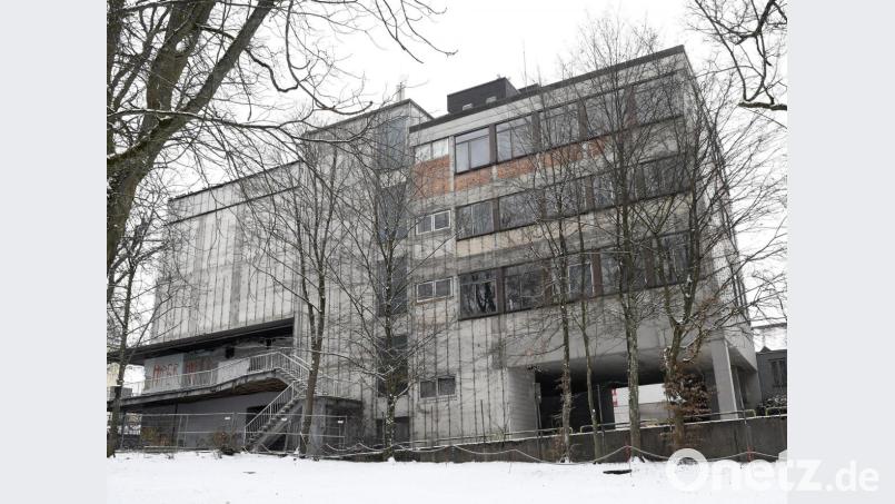 Grau und hässlich: So präsentiert sich das frühere Kaufhaus Storg in Sulzbach-Rosenberg. Es verdichten sich Informationen, dass aus dem Bau kein Hotel, sondern Sozialwohnungen werden sollen. Archivbild: Petra Hartl