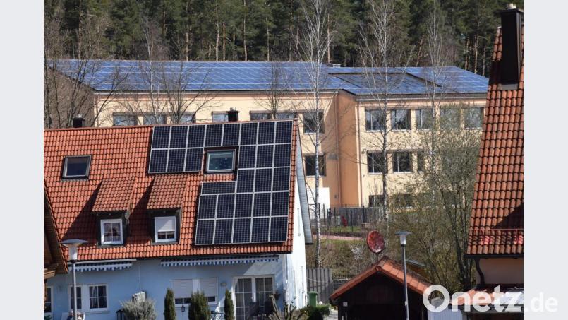 Ebermannsdorf setzt auf die Sonnenenergie. Über die Förderung zur Nutzung der Sonnenenergie ist man sich im Gemeinderat einig. Doch beim Erstellen des Förderkatalogs gehen die Ansichten in dem Gremium auseinander. Nicht alle Anlagetypen sollen zum Tragen kommen, lautete die mehrheitliche Meinung. Bild: bö