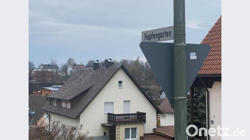 Die Siedlung "Hopfengarten" in Waldthurn weist auf den Anbau des "grünen Goldes" hin. Bild: fvo