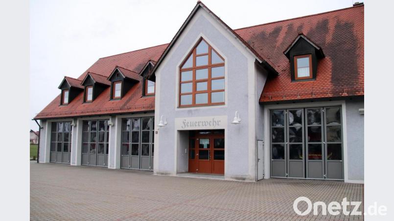 Eigentlich herrscht vor dem Feuerwehrgerätehaus in Kirchenthumbach immer reges Treiben. Seit der Coronapandemie aber nicht mehr. Bild: jma