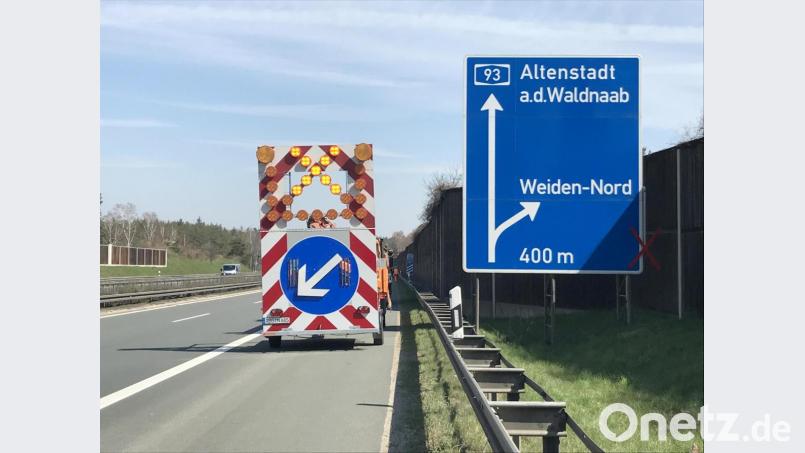 Von Sonntag bis Donnerstag ist die Anschlussstelle Weiden-Nord in Fahrtrichtung Hof nicht befahrbar. Der Asphalt der Autobahn wird hier erneuert. Bild: Gabi Schönberger