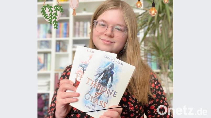 Lesen ist ihre Leidenschaft. Seit einem Jahr stellt Franziska Winter (15) aus Weiden Bücher auf ihre Instagram-Seite &quot;blue.velvet.books&quot; vor. Bild: Winter/exb