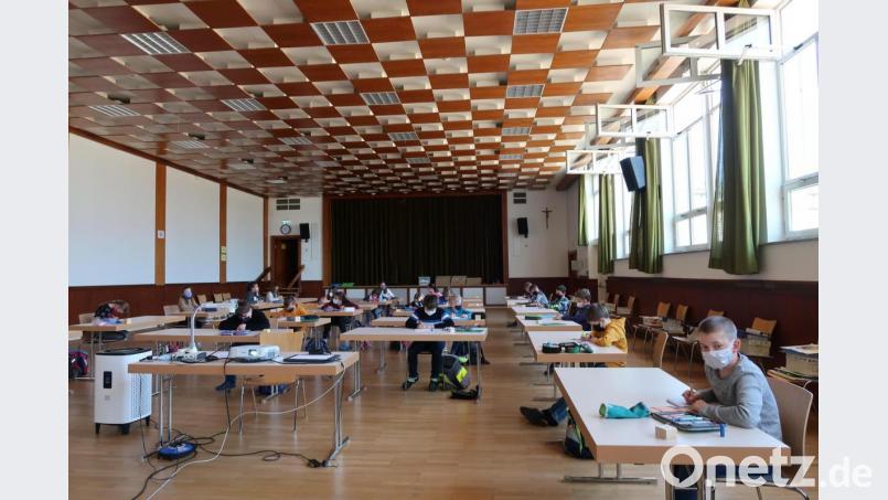 In Plößberg kann die Schule den Kultursaal für den Unterricht nutzen. Bild: exb