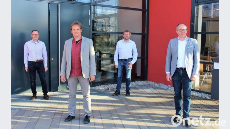 Andreas Prechtl (Zweiter von links) wurde erneut zum Ortssprecher gewählt. Ihm gratulierten (von rechts) Bürgermeister Roman Schäffler, Zweiter Bürgermeister Hermann Schraml sowie Wahlleiter Martin Graser. Bild: stg