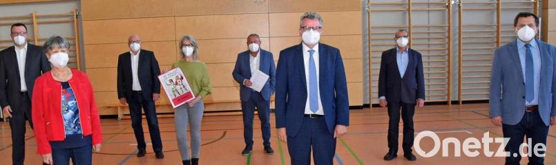 Gegen Verschwörungstheorien, aber für ein Gedenken an die Pandemie-Opfer macht sich der Stadtrat mit den Bürgermeistern und Fraktionsvorsitzenden am Dienstag in der Sitzung mit einer Resolution stark. Bild: Andreas Royer