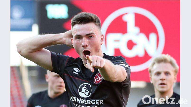 &quot;Ich war&#039;s&quot;: Dennis Borkowski bejubelt sein Tor zum 1:0 für den 1. FC Nürnberg gegen Holstein Kiel. Bild: Daniel Karmann/dpa