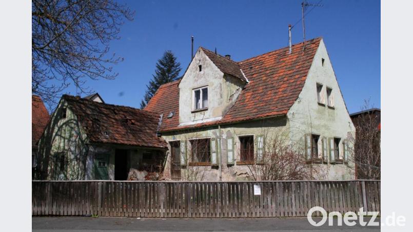 Das ehemalige Hoch-Haus im Markt 55 (Bild) hat die Stadt Waldershof gekauft. Eine endgültige Nutzungsentscheidung steht noch aus. Eine Baulücke soll allerdings nicht entstehen. Bild: fpoz