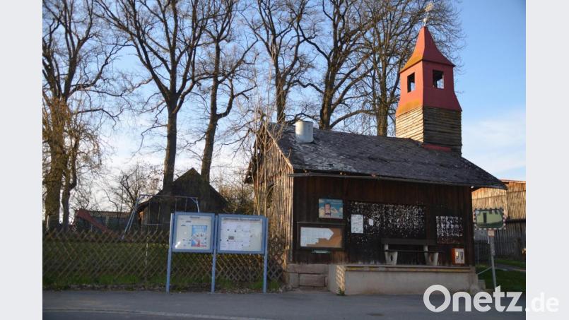 Die Glocke im Glockenturm auf der alten Dreschhalle in Guttenthau wird zum Platz beim Feuerwehrgerätehaus umziehen. Bild: ak
