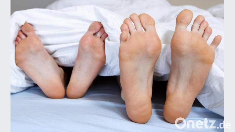 Eine junge Frau wurde spazierend nach Beginn der Ausgangsperre angetroffen und gab forsch an, vom „Matratzen-Sport“ zu kommen. Bild: Jörg Lange