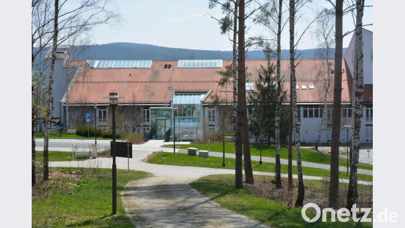 Neu kalkulieren muss der Marktrat Bad Neualbenreuth die Gebühren für Kanalbenützung und Trinkwasser. Eine Ursache ist die Schließung des Kurmittelhauses Sibyllenbad (Bild) in der Corona-Pandemie. Bild: jr