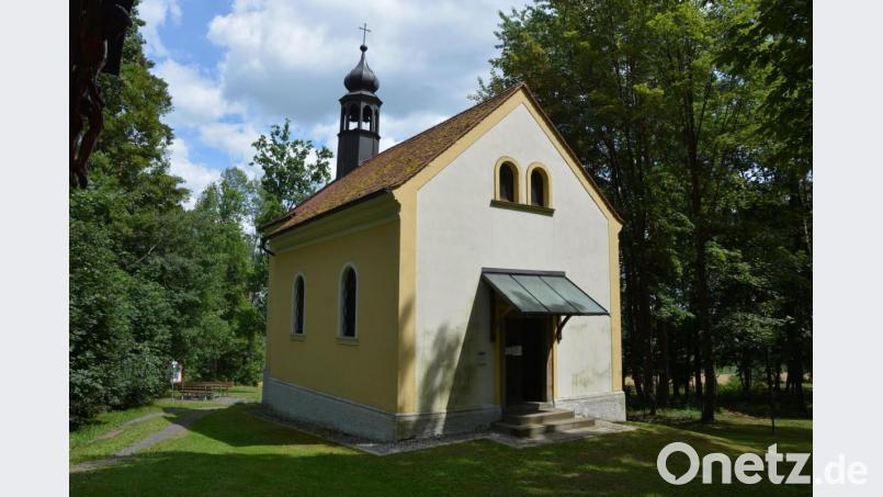 Zu fünf Maiandachten vor der Gommelbergkapelle lädt die Dorfgemeinschaft Pleußen ein. Bild: jr