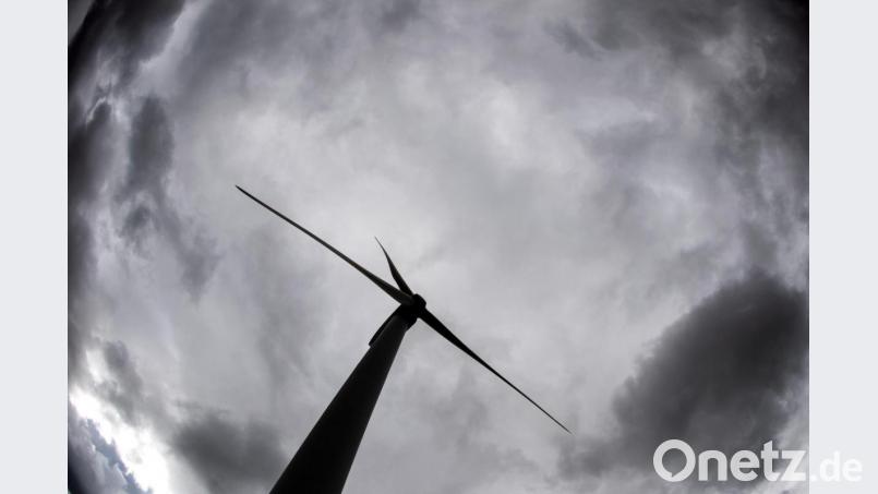 Eine Diskussion über die Verträglichkeit des geplanten Aussichtsturms in der Landschaftswirkung ähnlich wie bei Windkraftanlagen hat die Bauvoranfrage der Stadt Waldsassen beim Landratsamt Tirschenreuth ausgelöst. Symbolbild: Federico Gambarini/dpa