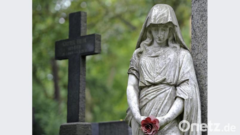 Trauer um Rosa Schürz. Symbolbild: Marius Becker/dpa