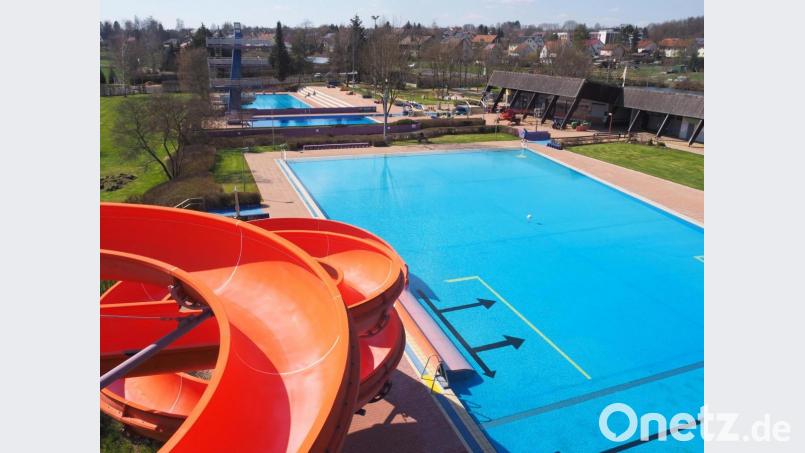 Das Freibad an der Mähringer Straße soll geöffnet werden. Die Arbeiten zur Vorbereitung des Saisonstarts laufen bereits. Natürlich werden die Corona-Entwicklung und die staatlichen Vorgaben das letzte Wort haben. Bild: ws