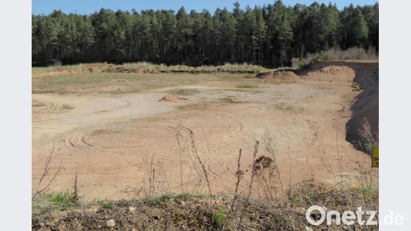 Die Erdarbeiten im Areal der künftigen Photovoltaikanlage sind bereits im Gange. Bild: fsb