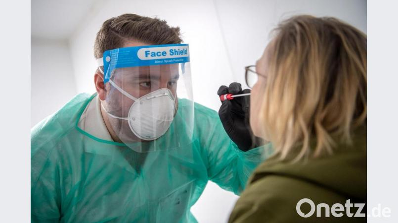 Ein negativer PCR-Test am Arbeitsplatz kann für Mitarbeiter von Pflegeeinrichtungen Erleichterungen im Alltag bringen. Bild: Sina Schuldt