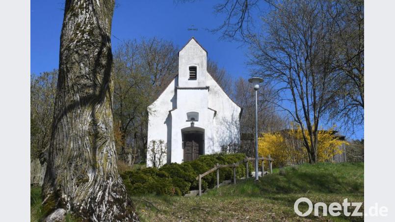 Die Tröglersrichter Dorfkapelle muss wieder umfassend saniert werden. Erste Kostenschätzungen der Stadt Weiden, die Eigentümerin des Kirchleins ist, liegen bei 280 000 Euro. Bild: Gabi Schönberger