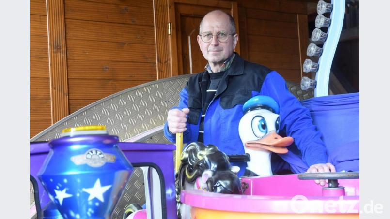 Schausteller Hans Blum lagert sein Kinderkarussell im Weidener Westen. Der erneute Ausfall des Frühlingsfestes kommt zwar nicht eben überraschend, trifft die Branche aber dennoch hart. Die Einnahmen fehlen. Bild: Gabi Schönberger