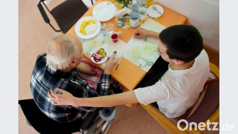 Angehörige von Bewohnern im Heilig-Geist-Stift Amberg hofften auf Lockerungen bezüglich Besuchszeiten. Doch das Gegenteil ist der Fall. Symbolbild: Patrick Pleul