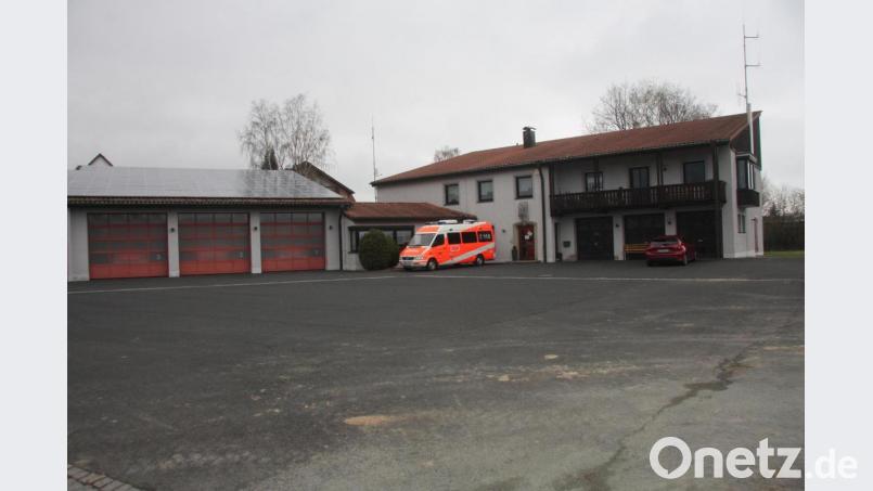 Eingebunden in den Investitionsplan sind auch Gelder für die Freiwilligen Feuerwehren. Zudem soll auch die Erweiterung des Gerätehauses an der Egerstraße (Bild) verwirklicht werden. Die voraussichtlichen Kosten bezifferte Kämmerin Wach auf 300.000 Euro. Bild: wro