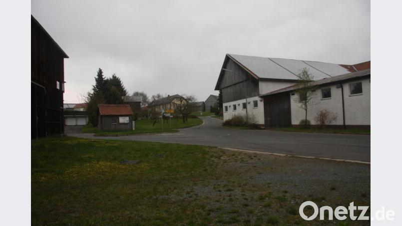Vielleicht kann dort, wie früher, der Maibaum aufgestellt werden. Die Akzente für einen besonderen Dorfmittelpunkt ist eines der Themen im Rahmen der Dorferneuerung. Bild: wro