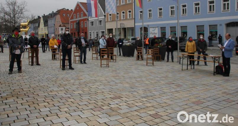 Vor einem Jahr fiel die Maikundgebung des DGB-Ortskartells Hirschau-Schnaittenbach aus. Heuer gab es eine Corona-konforme Variante. Bild: ads