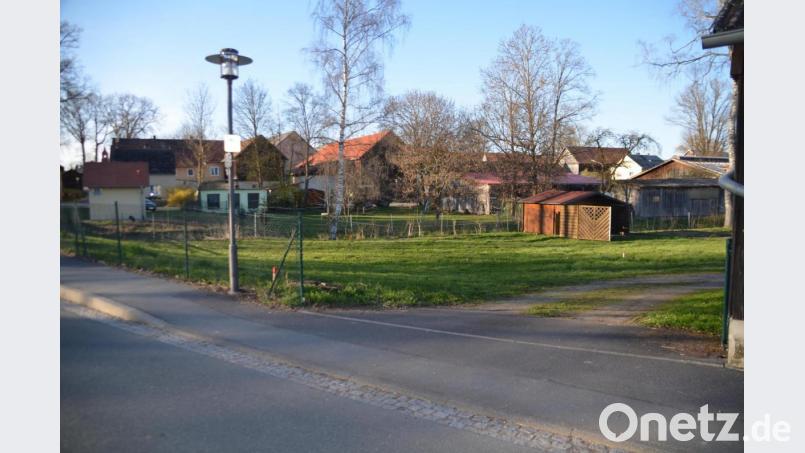Auf diesem Hofgrundstück gegenüber dem Feuerwehrgerätehaus wird der neue Spielplatz in Guttenthau entstehen. Bild: ak