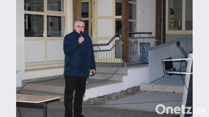 In seiner Funktion als Vorsitzende des Zweckverbandes zur Wasserversorgung der Glaubendorfer Gruppe war Bürgermeister Richard Tischler ein kompetenter Ansprechpartner. Weitere Beratung ist nach Anmeldung auch im Rathaus möglich. Bild: bnr