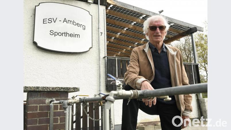 Bernhard Saurenbach, Vorsitzender des ESV Amberg, kann nicht nachvollziehen, warum Kindern kontaktloser Sport im Freien nur in Fünfergruppen erlaubt ist. Bild: Petra Hartl
